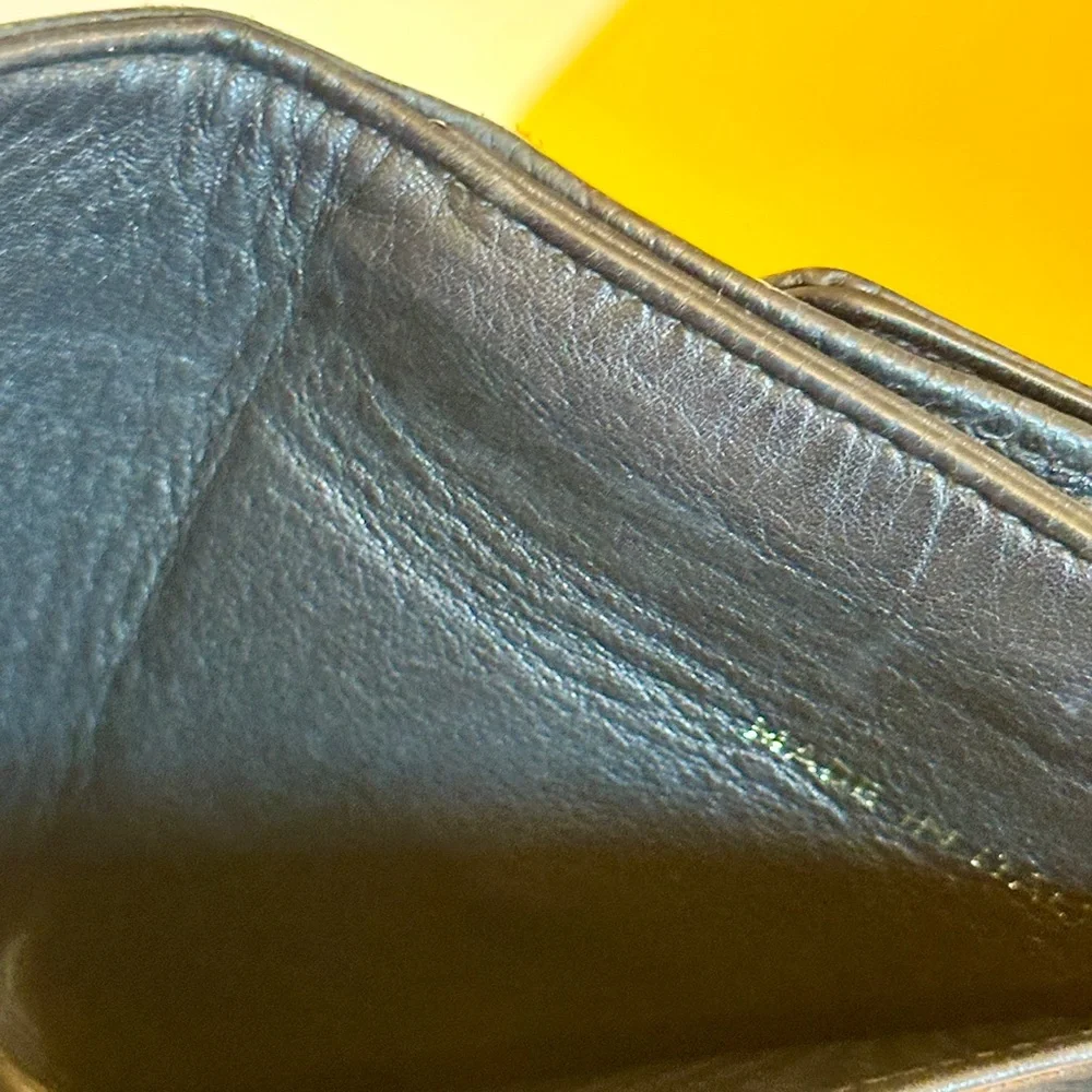 Chanel Black Wallet The Caviar Skin 4x4 Compact bifold wallet in good condition. - Picture 9 of 13